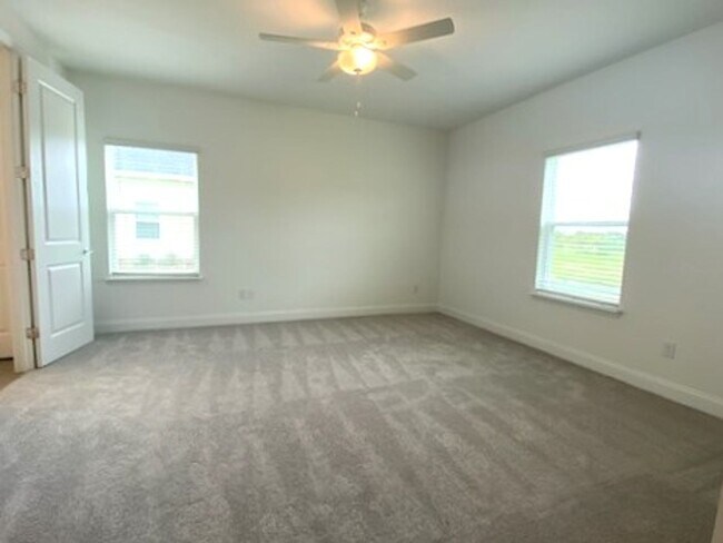 Building Photo - Beautiful 4 Bedroom Home in Wexford Reserve!