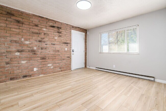 Building Photo - FREE 1 Month Rent! Renovated 2BR Near Children’s Hospital & German Village
