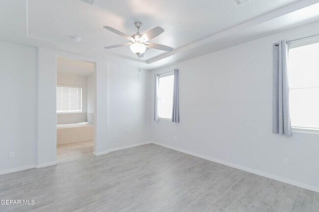Building Photo - 12832 Haxby St
