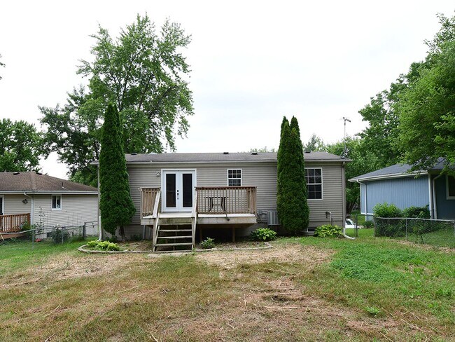 Building Photo - 38 Cypress St