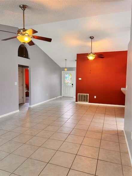 Building Photo - 2070 Sarah Louise Dr