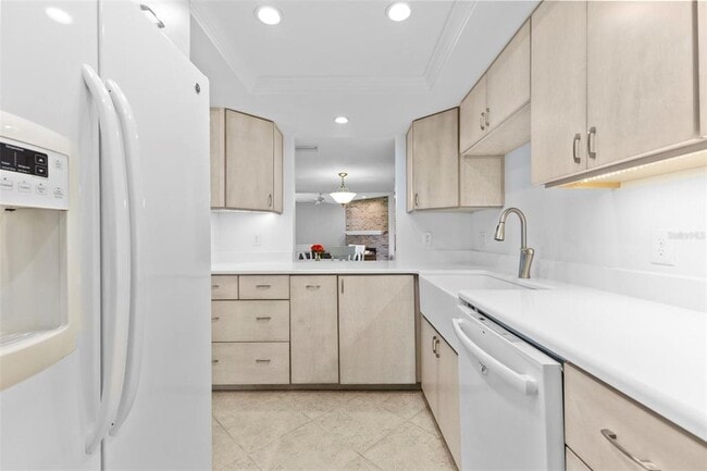 Building Photo - 3010 W Grovewood Ct