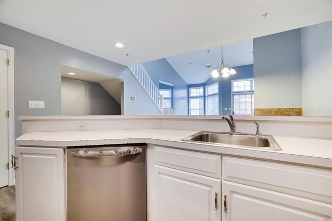 Building Photo - 305 Inverness Dr