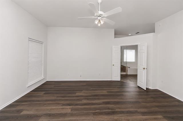 Building Photo - 2230 Park Hurst Dr