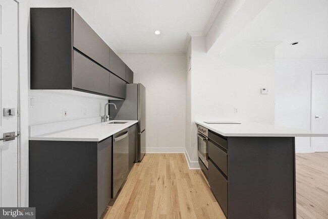 Building Photo - 1419 Wisconsin Ave NW