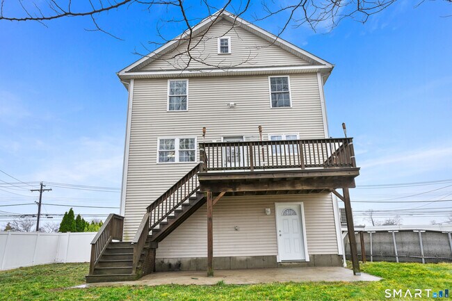 Building Photo - 1180 Main St