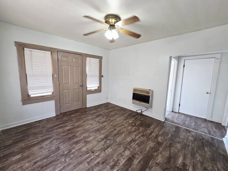 Building Photo - 1001 S Main St