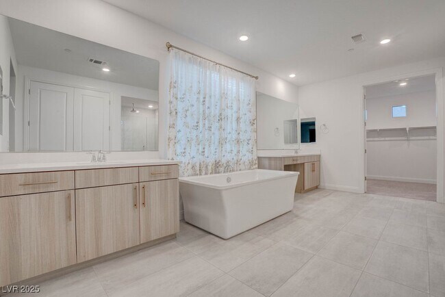 Building Photo - 230 Carmel Sky St