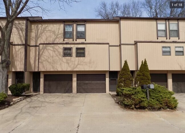 Building Photo - 607 Center Ave