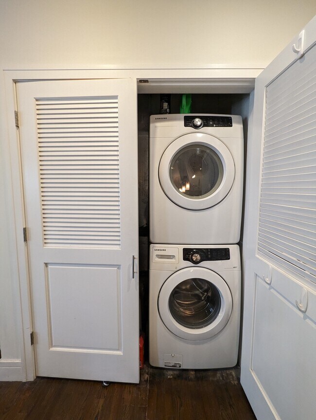 In-unit washer/dryer - 1526 N 2nd St