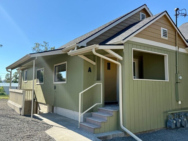 Primary Photo - FULLY REMODELED 3 bedroom 1 bath Rental