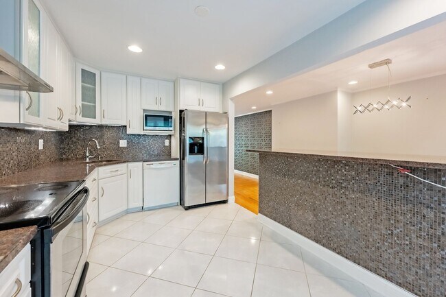 Building Photo - Great 3br 2.5 Bath Townhome in Rockville MD