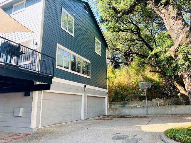 Primary Photo - 6bed/3bath with garage in North Campus