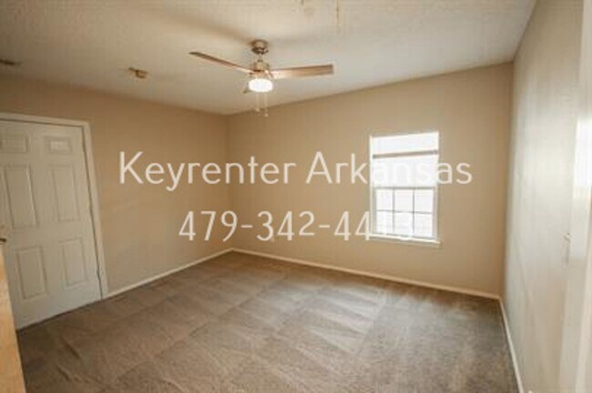 Building Photo - Great location! Amazing home in Fayetteville!