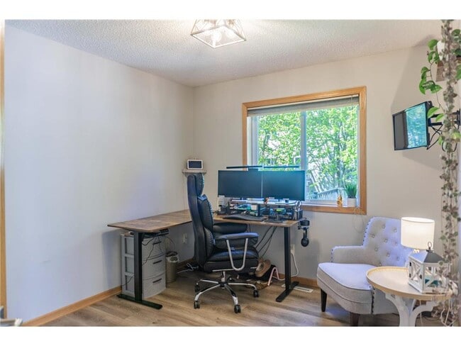 Building Photo - 102X Primrose Ln