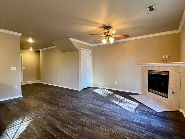 Building Photo - 2219 Skyler Dr