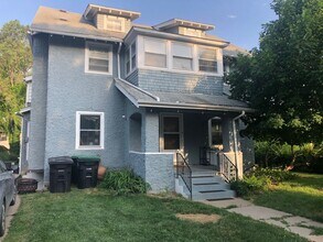 Building Photo - Recently Renovated - Spacious 5 Bedroom, 2...