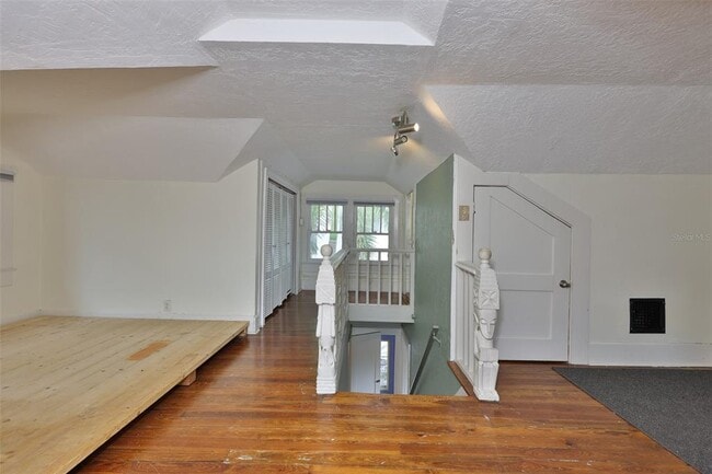 Building Photo - 340 Moffett Ct N