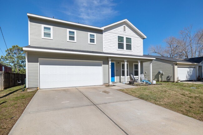 Building Photo - 196 Goldenrod