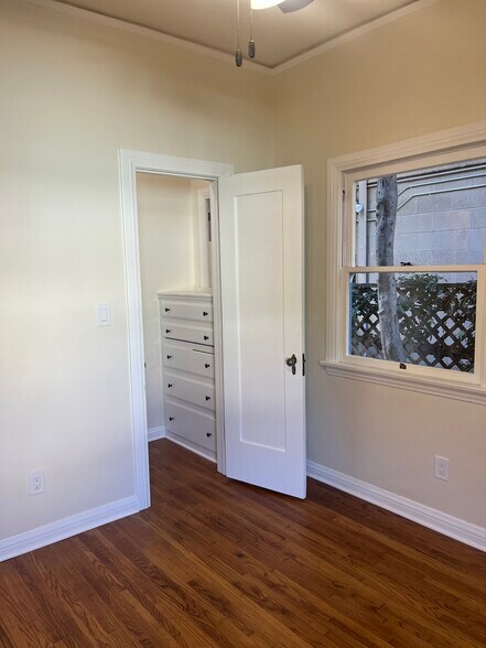 Building Photo - 1040 Prospect Ave