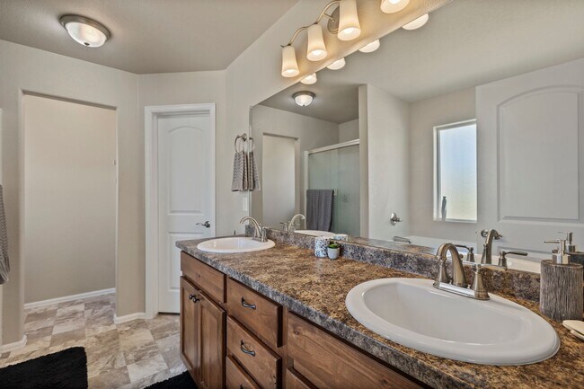 Building Photo - Spacious 4-Bedroom Home with Private Backy...