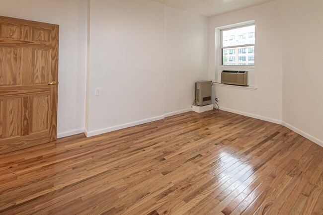 Building Photo - 264 9th St