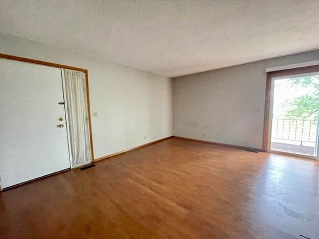 Building Photo - cd7