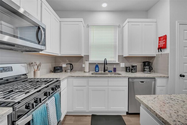 Building Photo - 2421 Amara Levi Ln