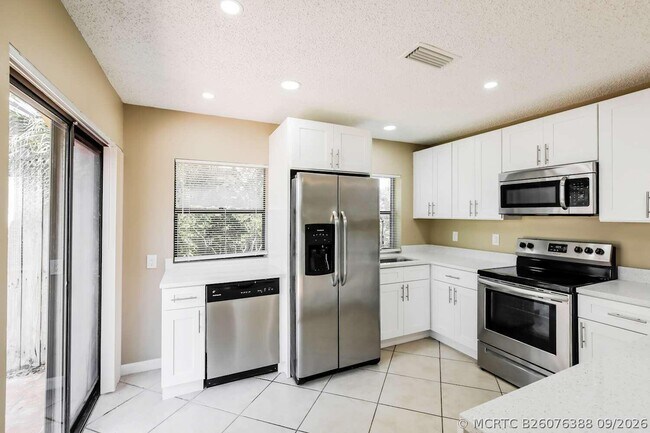 Building Photo - 39 Forest Cir