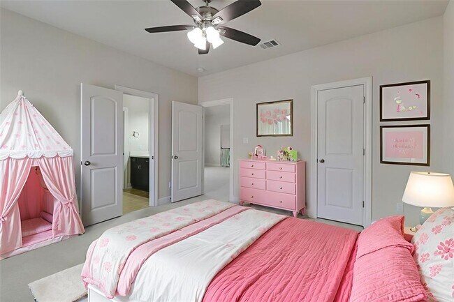 Building Photo - 3009 Silvergrass Cv