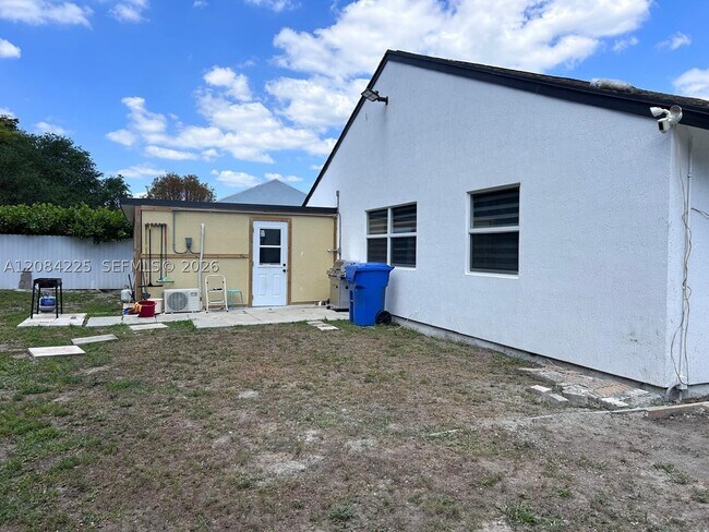 Building Photo - 1148 Grandview Cir