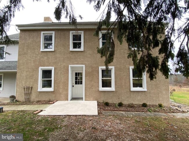 Building Photo - 2063 Hill Rd