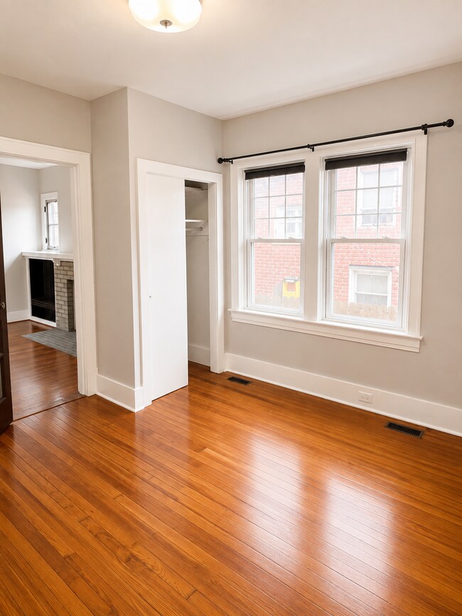 Building Photo - 1738 Fernwood Ave