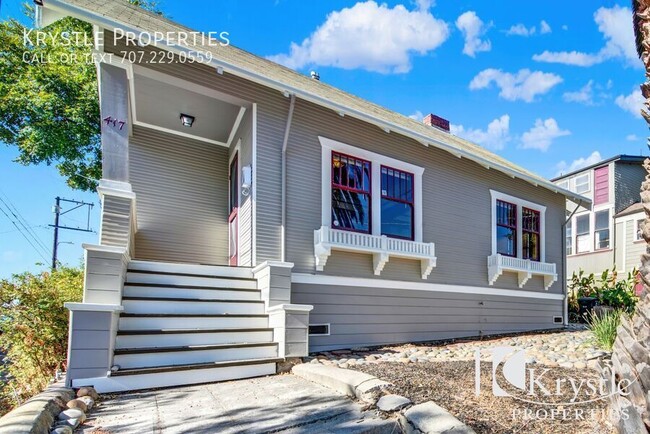 Building Photo - Spacious One Bedroom Craftsman-era Cottage