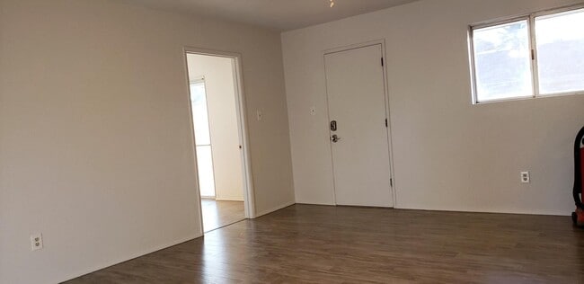 Building Photo - 3030 S Rainbow Ave