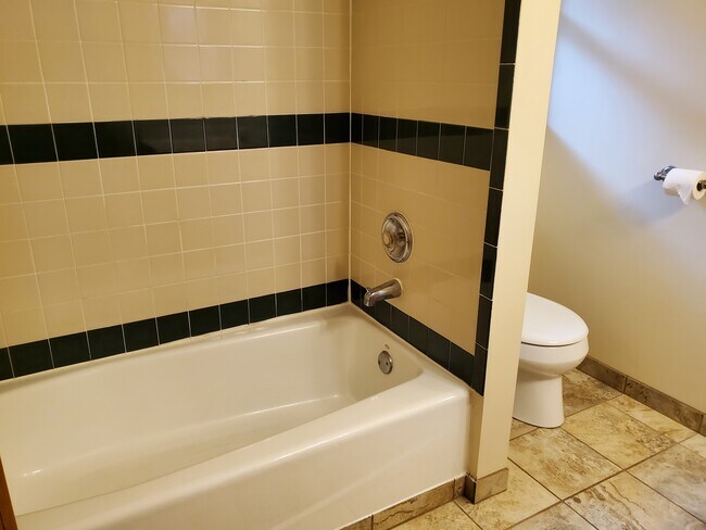 Building Photo - 1519 Portland Ave S