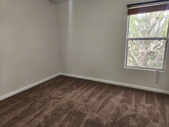 Building Photo - Adorable 3 Bedroom 2.5 Bath home