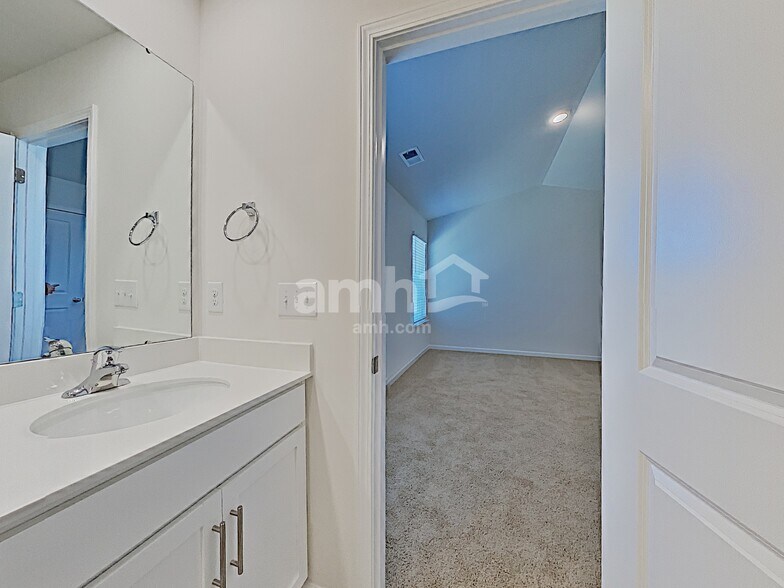 Building Photo - 5004 Jamie Sloop Ln