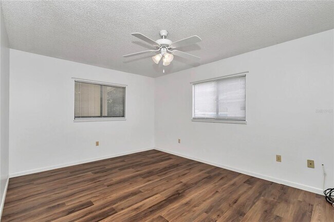 Building Photo - 10060 SW 93rd Ave