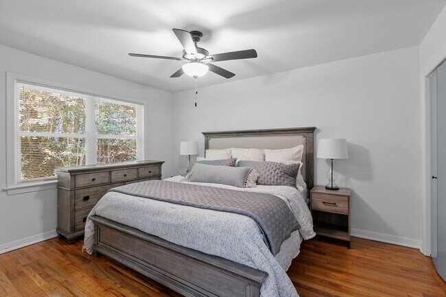 Building Photo - 3 bedroom 2 bath house 1-car garage walk to TMH!! Available in MAY!