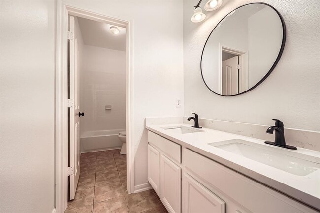 Building Photo - 9812 Whitley Bay Dr