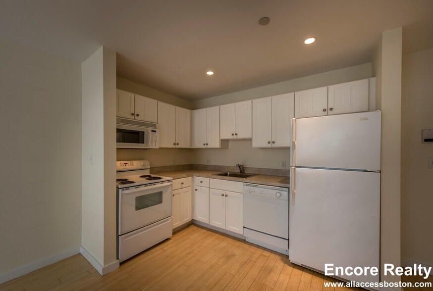 Building Photo - 38 Boylston St