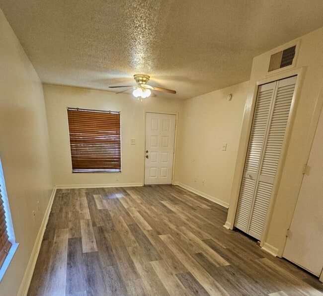 Building Photo - Southbrooke condo
