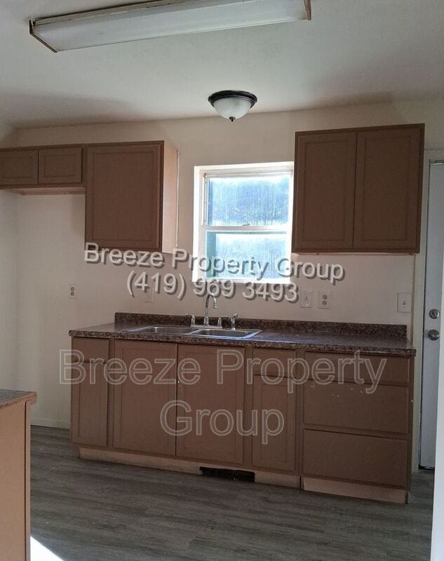 Building Photo - 197 W Chalmers Ave