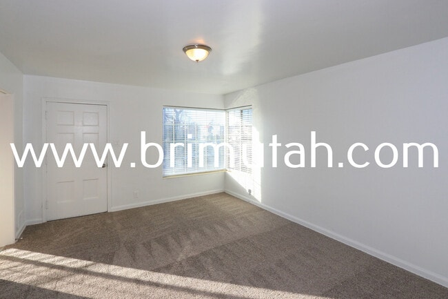 Building Photo - 2613 S Hartford St