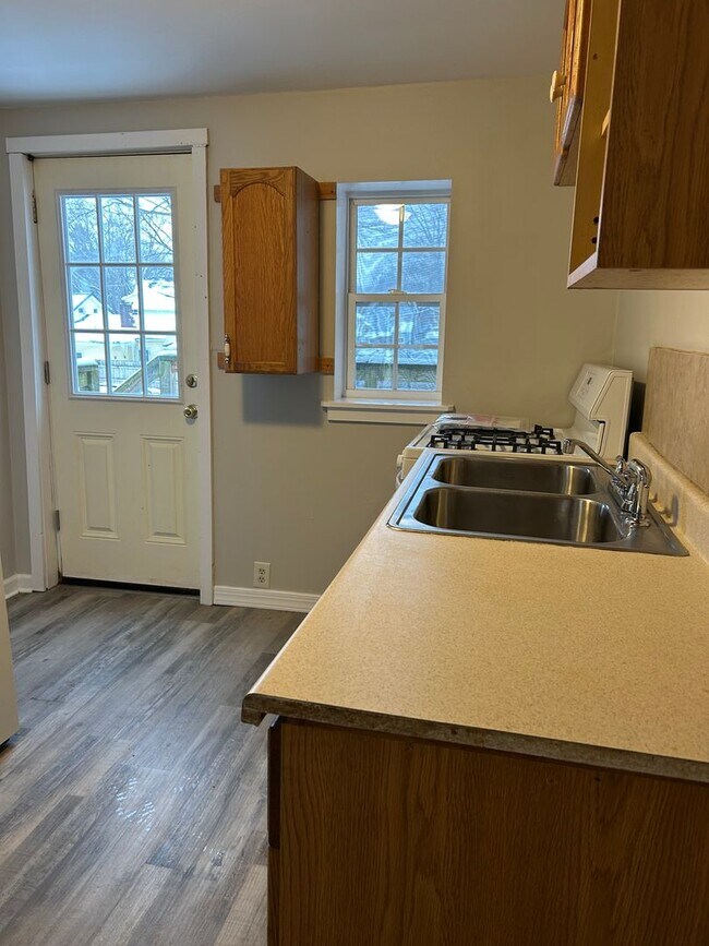 Building Photo - 9-11 N 4th St.