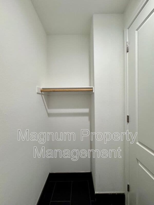 Building Photo - 25061 River Peak Dr