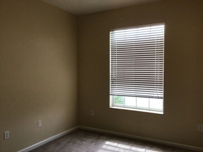 Building Photo - 6240 Contessa Dr