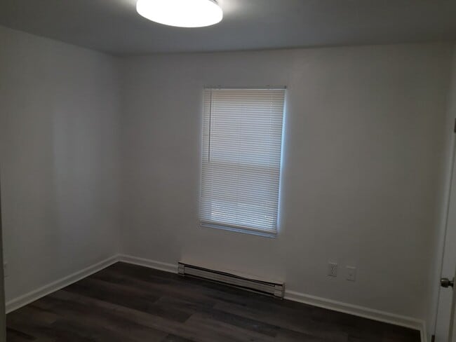 Building Photo - 8851 Plymouth St