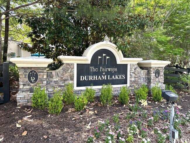 Building Photo - WOW! 5 bed, 4 full baths, brick exterior, ...